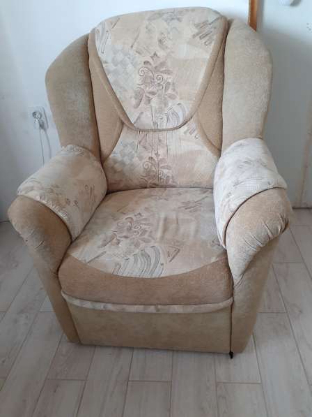 Продам диван и кресло в хорошем состоянии можно для дачи в Волжский фото 3