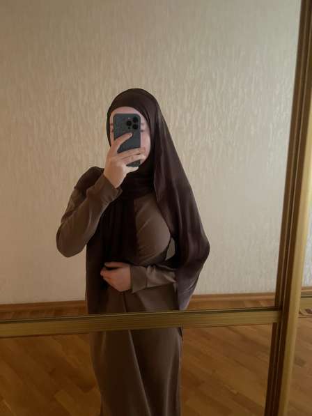 Платье и шейла (шарф)