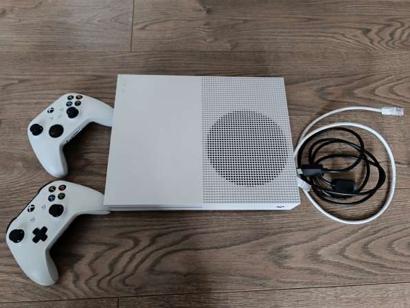 Xbox One S 500GB в 