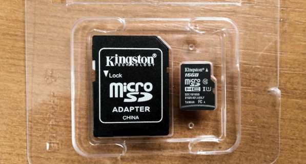 Карты памяти Micro SDHC, SD-адаптер и адаптеры Sony в фото 5