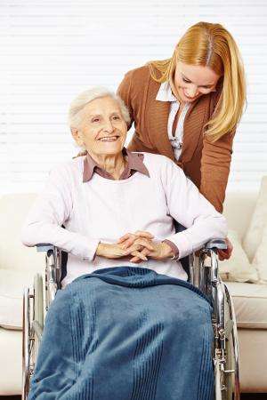Проживание пожилых людей и инвалидов