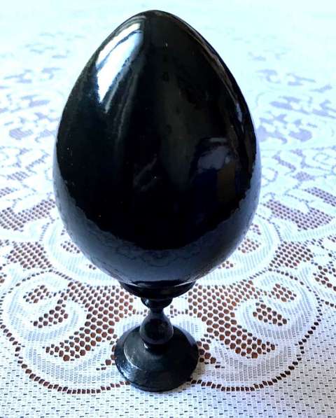 Яйцо деревянное расписное на подставке в фото 4