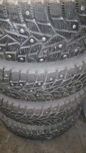 Продам комплект зимней шипованной резины Dunlop Winter Ice02 в Симферополе