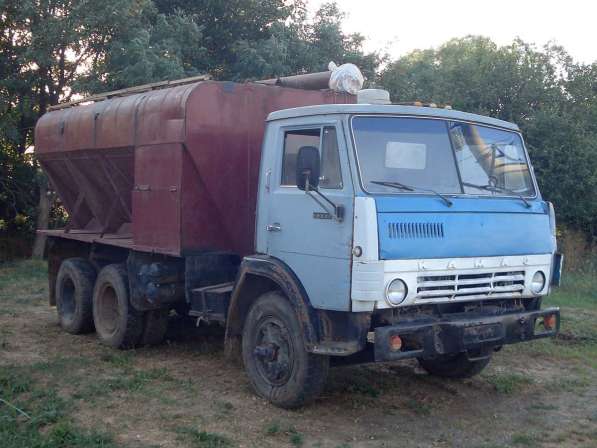 КАМАЗ 5320 кормовоз, 4 отсека на 8 тонн