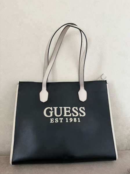 Сумка Guess