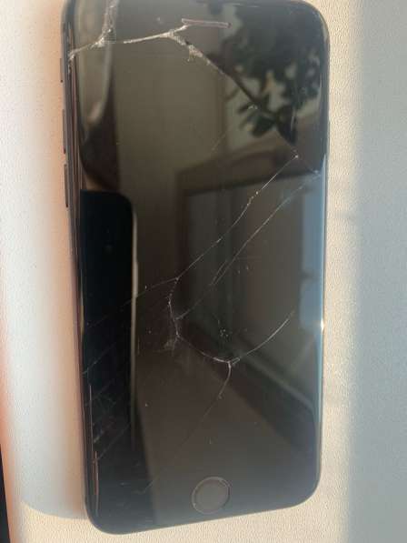 Продам iphone 8