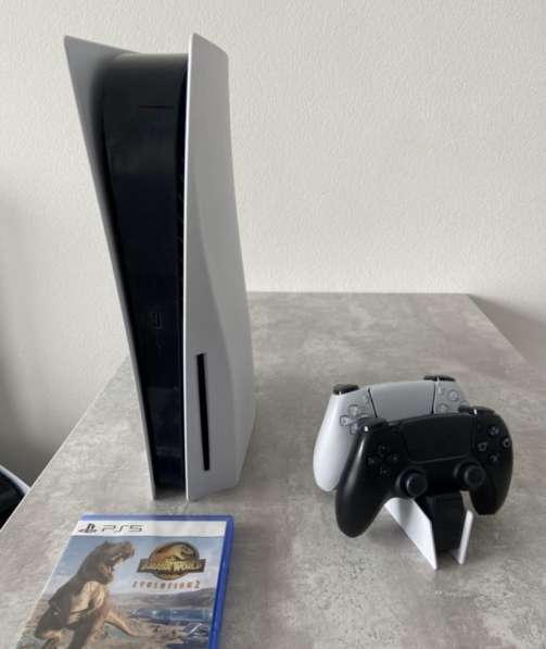 PlayStation 5 (not slim) + 2 gamepads + charger 175&euro; в 