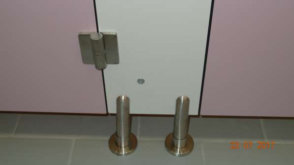 Сантехническая фурнитура перегородок туалетов пластик HPL в фото 6