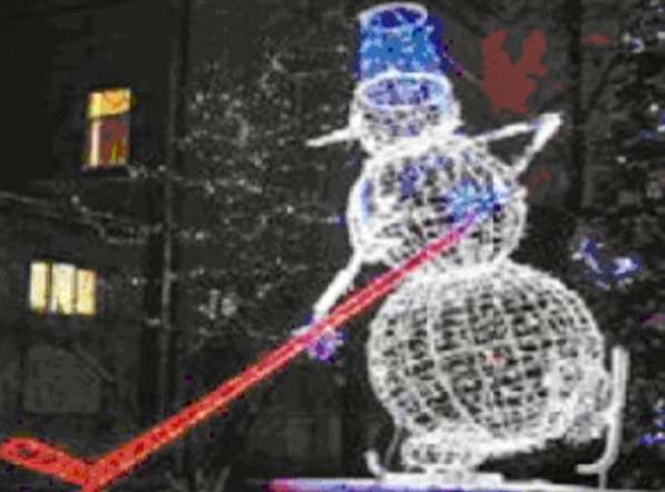 Светящаяся фигура снеговика в Омске фото 5