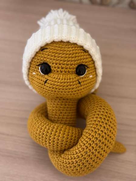 Змея ручной работы