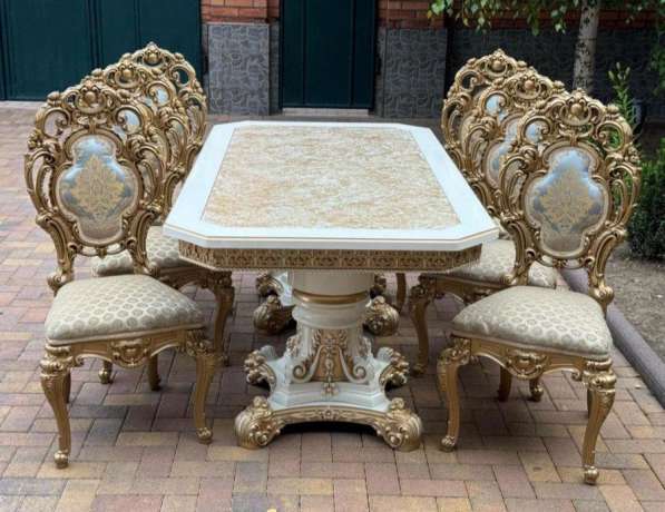 Столы и стулья