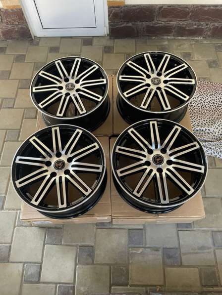 Продаю новый диски R17