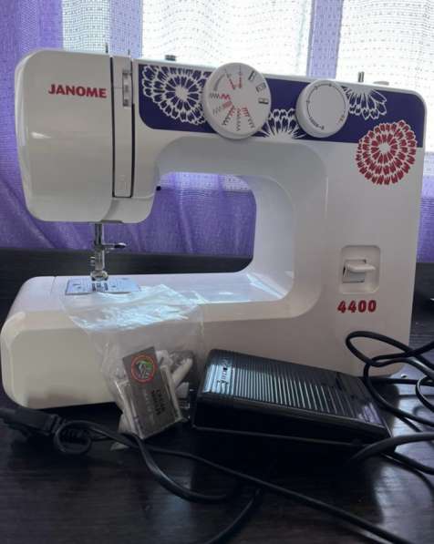 Швейная машина Janome 4400