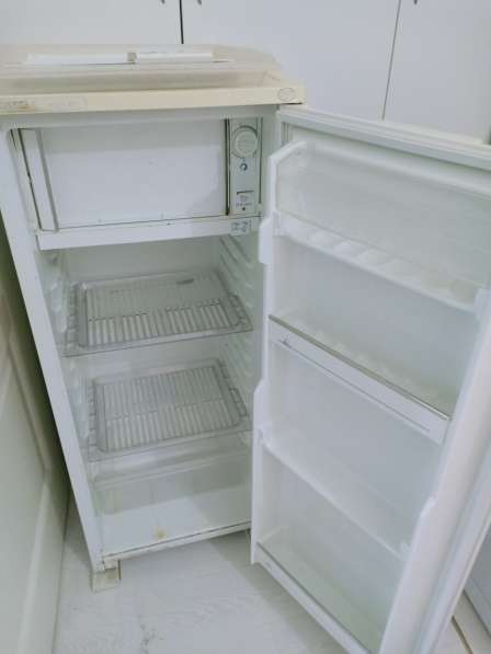 Продам холодильник Саратов в Якутске
