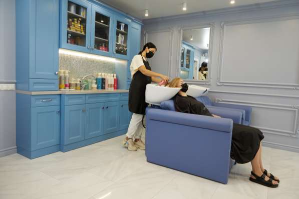 Требуется парикмахер колорист