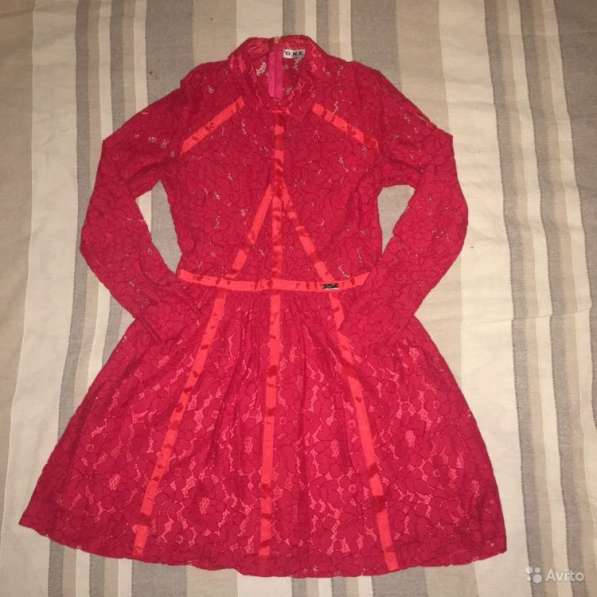 Дизайнерское кружевное красное платье