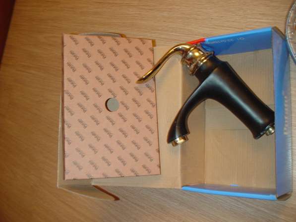 Кран-смеситель чёрный с ручкой под золото изящного дизайна в Видном фото 14