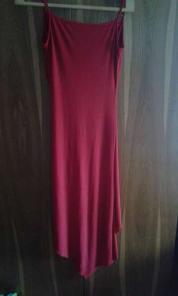Платье вечернее ярко-красного цвета в фото 5