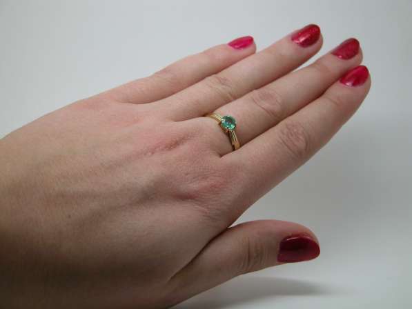 Золотое кольцо с Изумрудом Ф 5.5 мм. в Москве