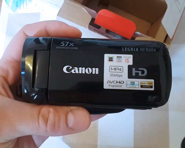 Видеокамера CANON LEGRIA HF R606