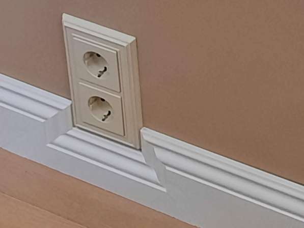 Установка покраска плинтусов в Москве фото 3