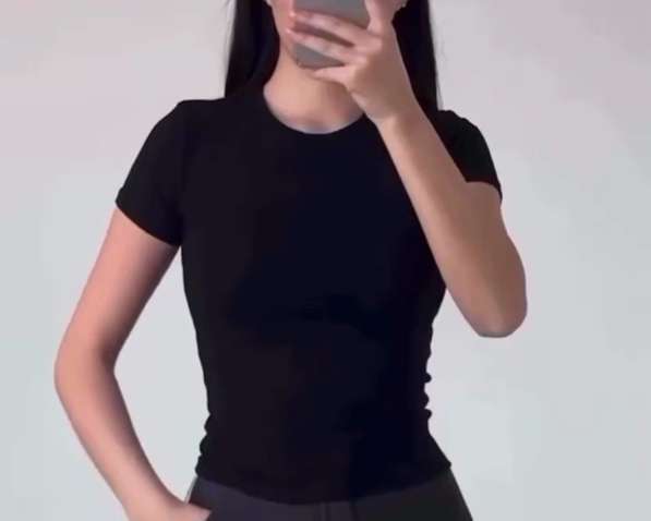 Продам Облегающие футболочки «Скимс»