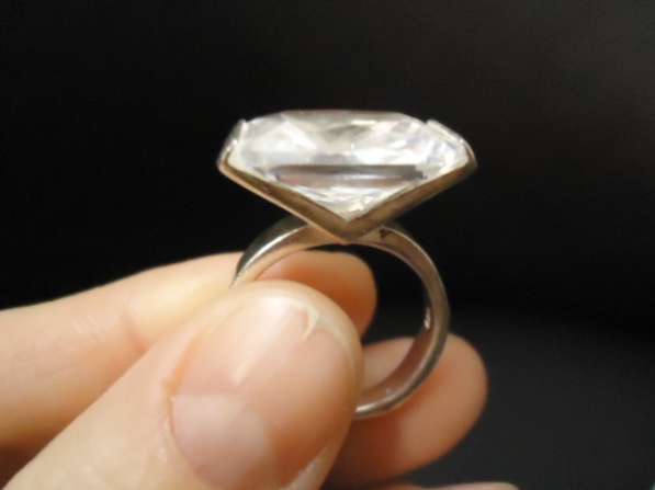 Кольцо с большим цирконом, серебро в Новосибирске