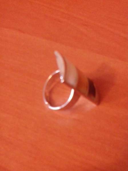 Стильное кольцо с перстнем из перламутра в Севастополе