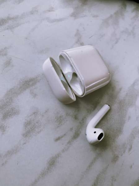 AirPods1 оригинал левый с кейсом