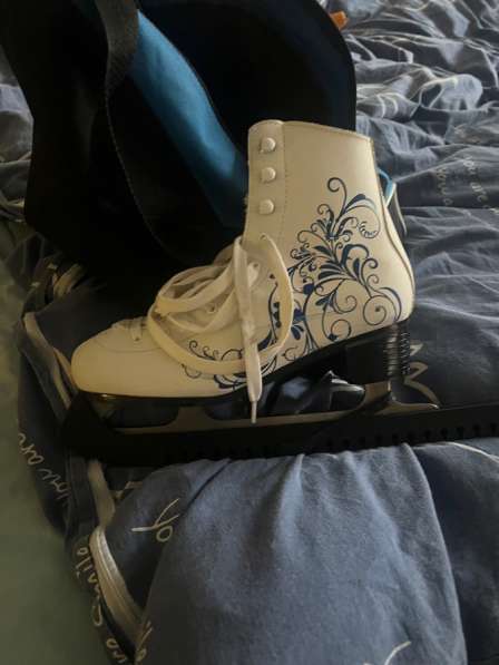 Отдам коньки за шоколадку