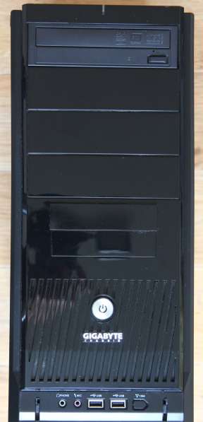 Старенький, но полностью рабочий системный блок