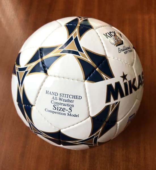 Мяч футбольный Mikasa PKC55-BR в фото 3