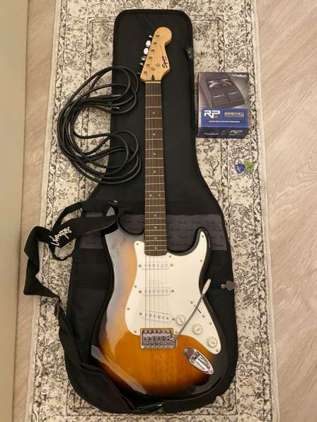 Электрогитара fender squier bullet strat в Москве