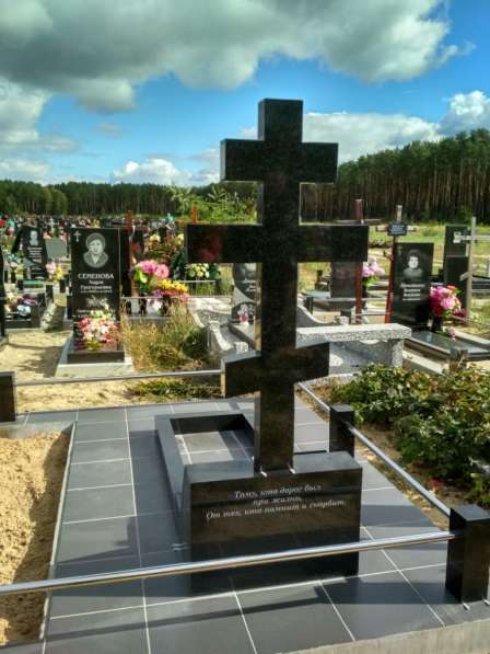 Памятник из карельского гранита в фото 4