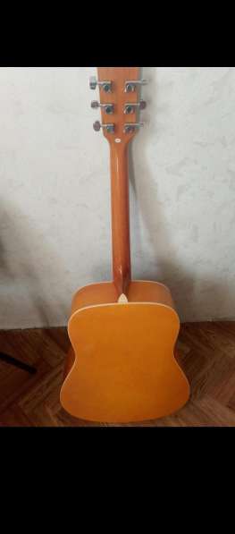 Продам акустическую гитару
