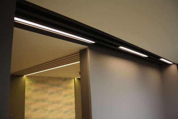 Реечные композиции в интерьере современного стиля в фото 15