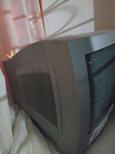 Два старых телевизора в рабочем состоянии отдам даром в Казани