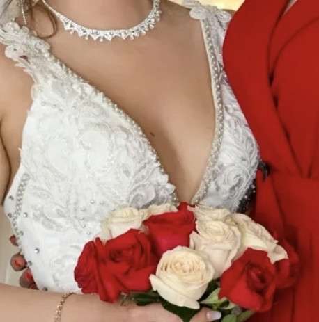 Продам свадебное платье в Артеме