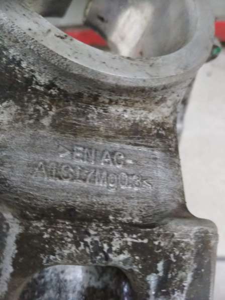 Кулак поворотный BMW 330i) в Москве фото 8