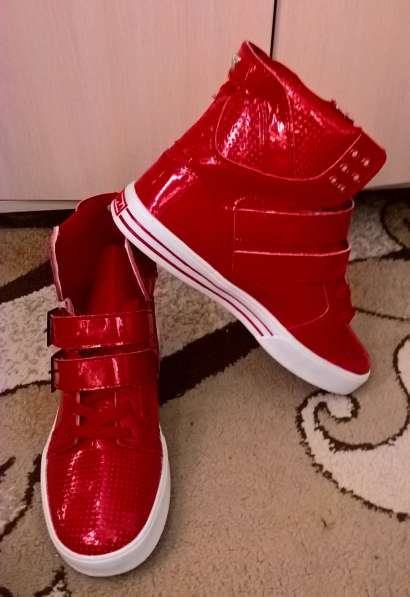 Продам новые кроссовки supra