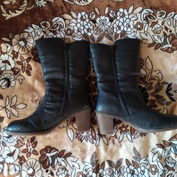 Продаю зимние кожаные женские сапоги в Тюмени