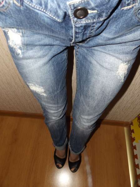 Крутые джинсы бойфренды в фото 4