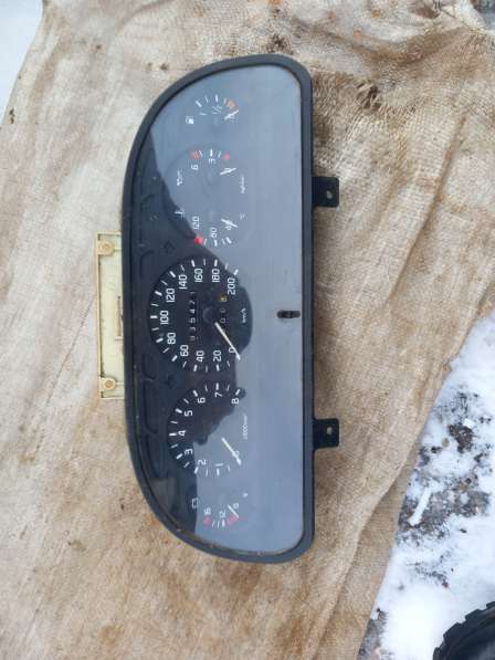 Щиток приборов в 