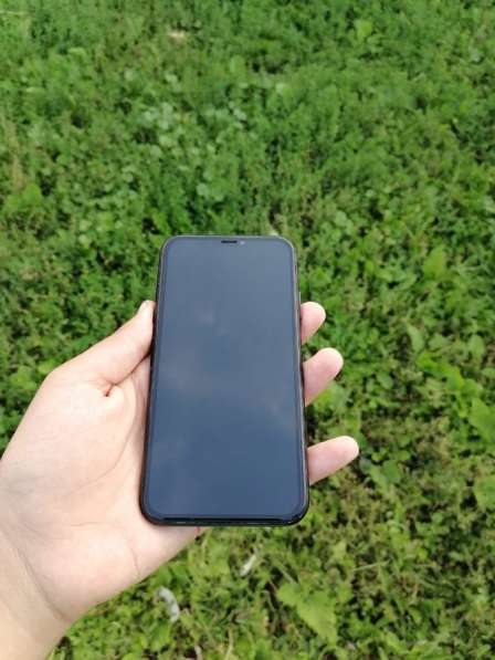 Продаю iPhone XR
