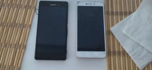 2 телефона: Sony Xperia и Xiaomi - состояние - нерабочее в Санкт-Петербурге