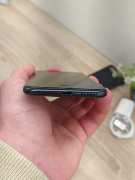 IPhone SE 2020 Black 64Gb в фото 7