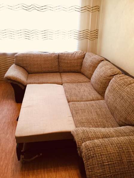 Продам угловой диван с креслом