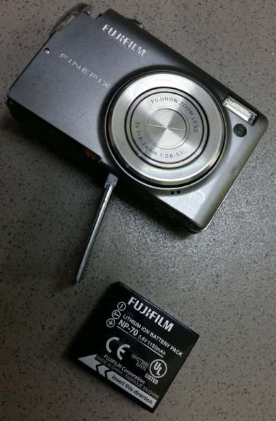 Цифровой фотоаппарат FUJIFILM на запчасти батарея NP-70