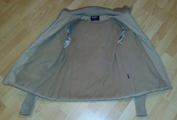 Куртка женская тёплая с капюшоном 42 размер в Сыктывкаре