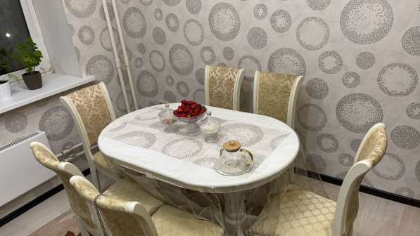 Продаю шикарный стол стульями! в Котельниках